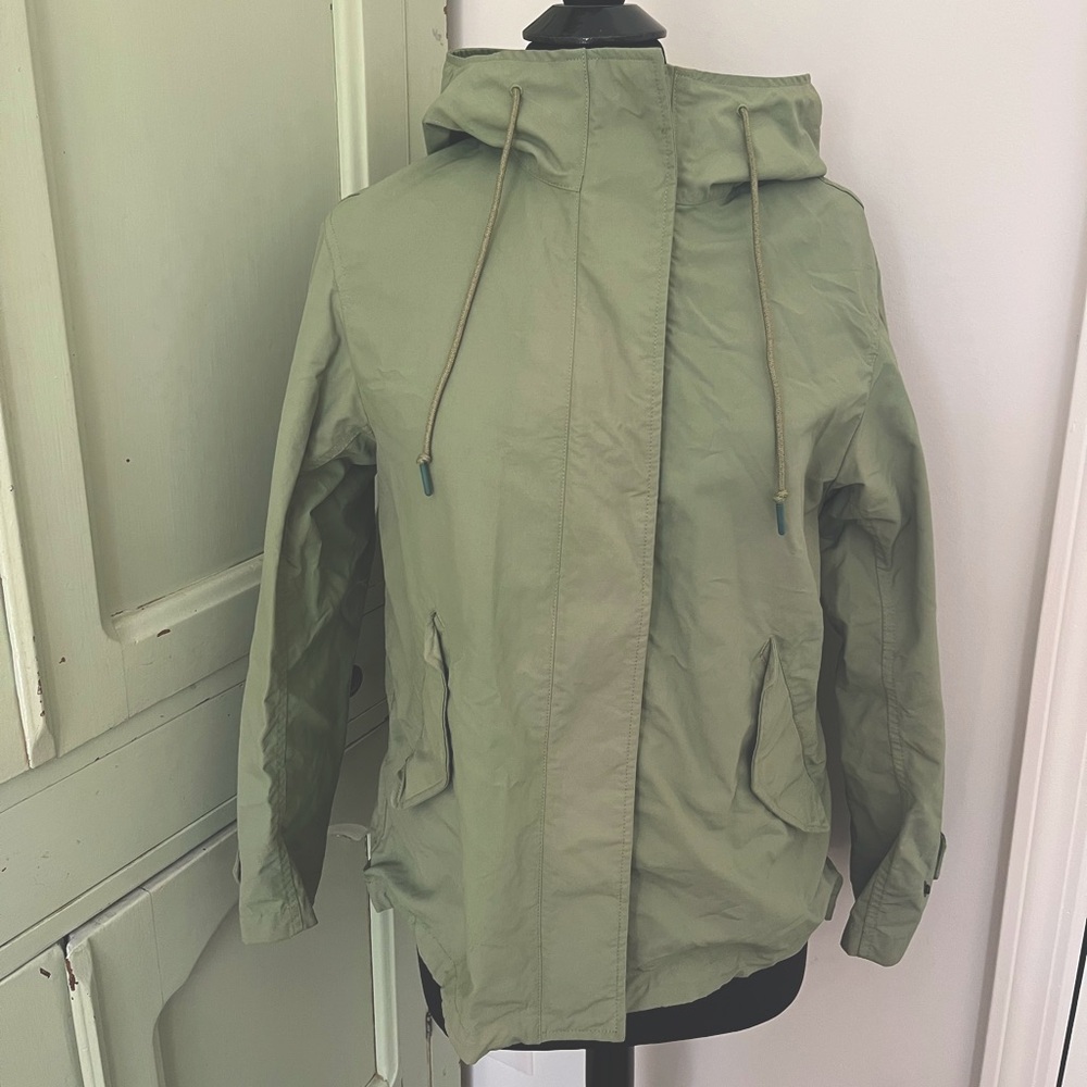 Uniqlo Green Hooded Windbreaker Women’s Small